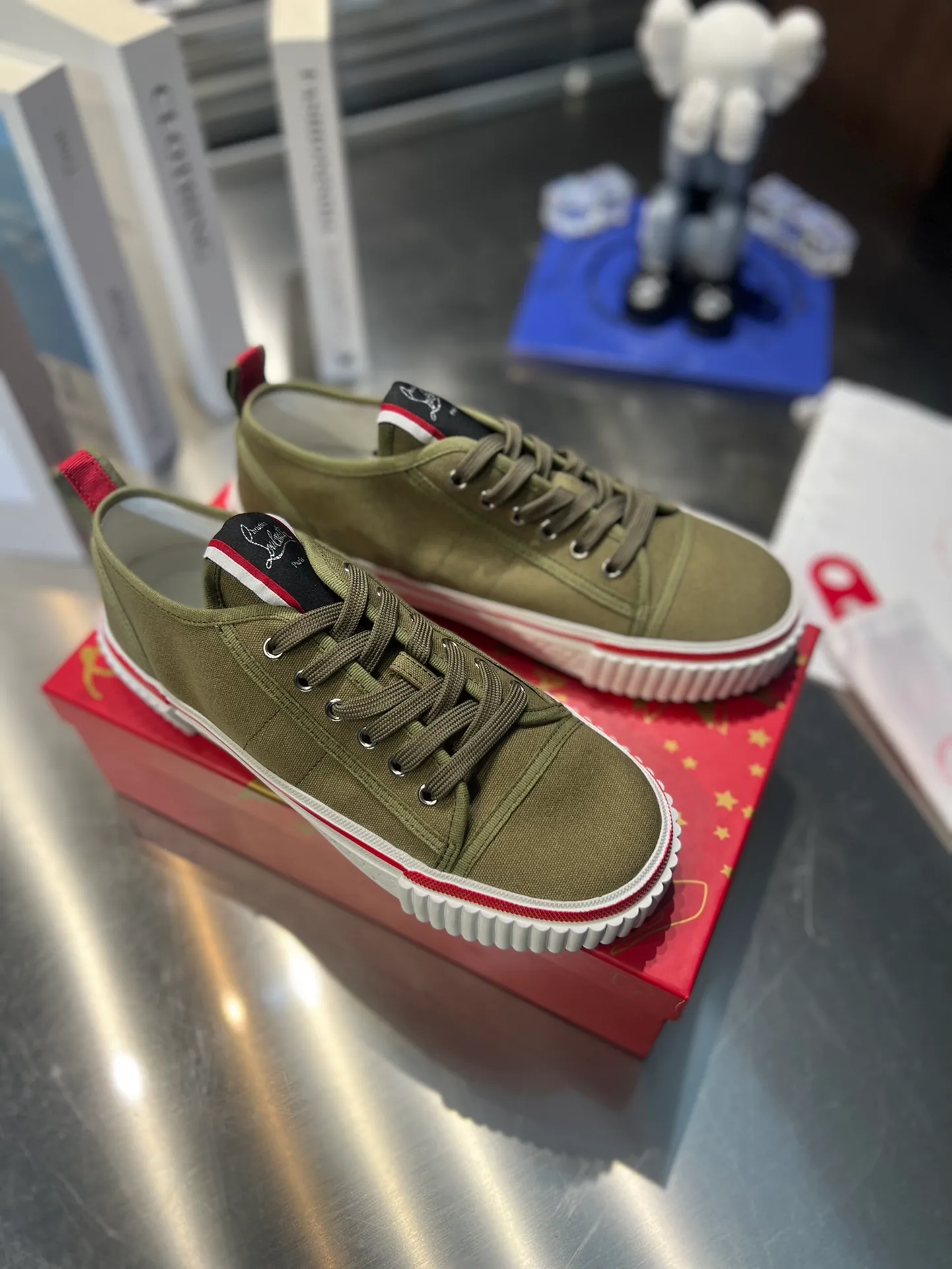 👟👟Ex-factory price 500👟👟 ╔Low top canvas air force white model╗ ·Top version customization·2023𝐬𝐬 𝑪𝒉𝒓𝒊𝒔𝒕𝒊𝒂𝒏 𝑳𝒐𝒖𝒃𝒐𝒖𝒕𝒊𝒏 ▪️No matter the last shape, fabric, diamonds, nails, lining, outsole, they are as close as possible to ZP... ▪️The original sole is specially provided by the original factory ▪️The lining is imported water-dyed cowhide ▪️Private customization time is about 3-7 days —————— Size: Women's 35M-41M Men's 38M-46M